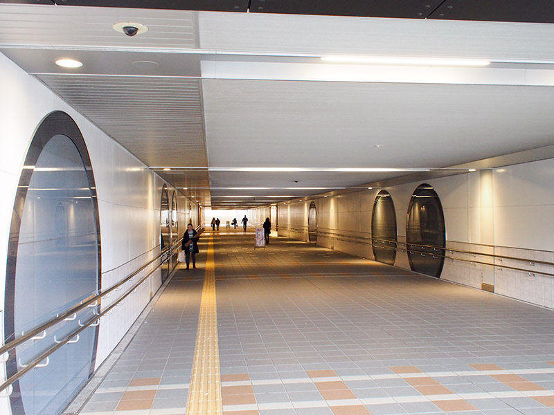 鷹取駅地下道